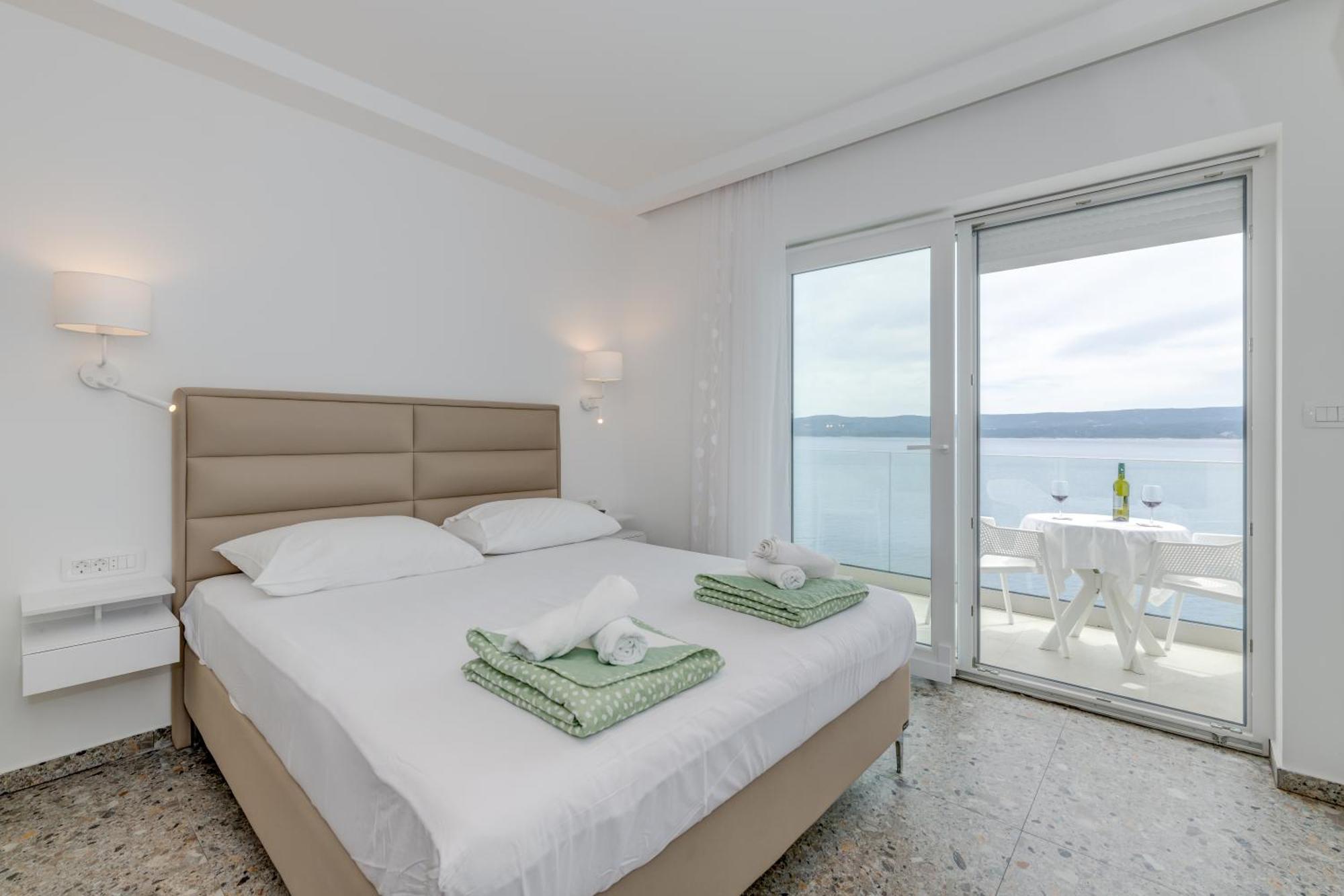 Deluxe Seaview Kennedy Iii Apartment Mimice