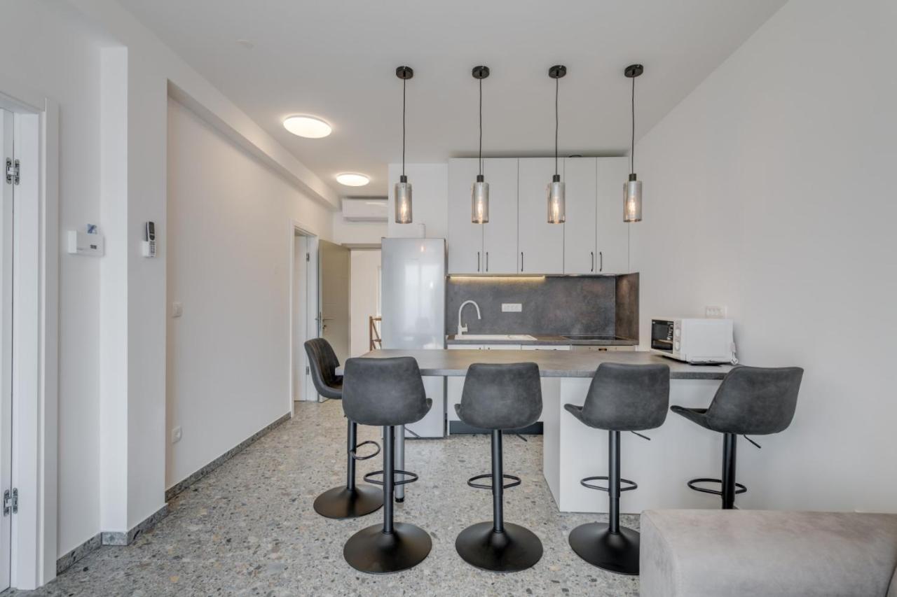 Deluxe Seaview Kennedy Iii Apartment Mimice