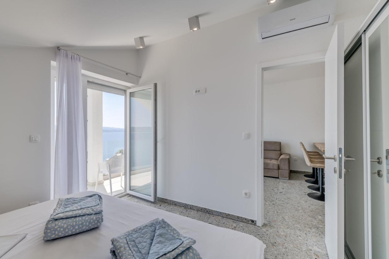 Deluxe Seaview Kennedy Iii Apartment