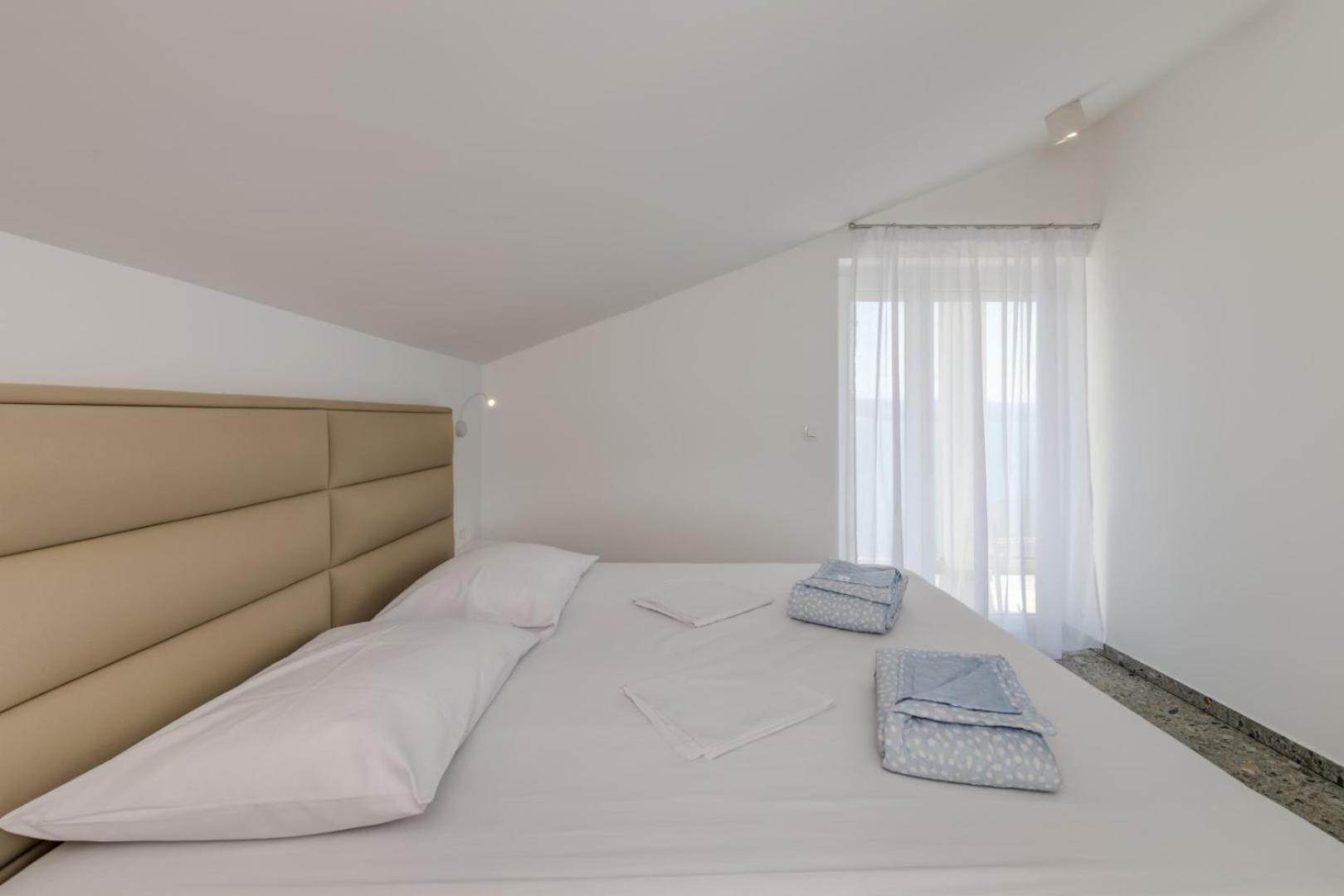 Deluxe Seaview Kennedy Iii Apartment Mimice