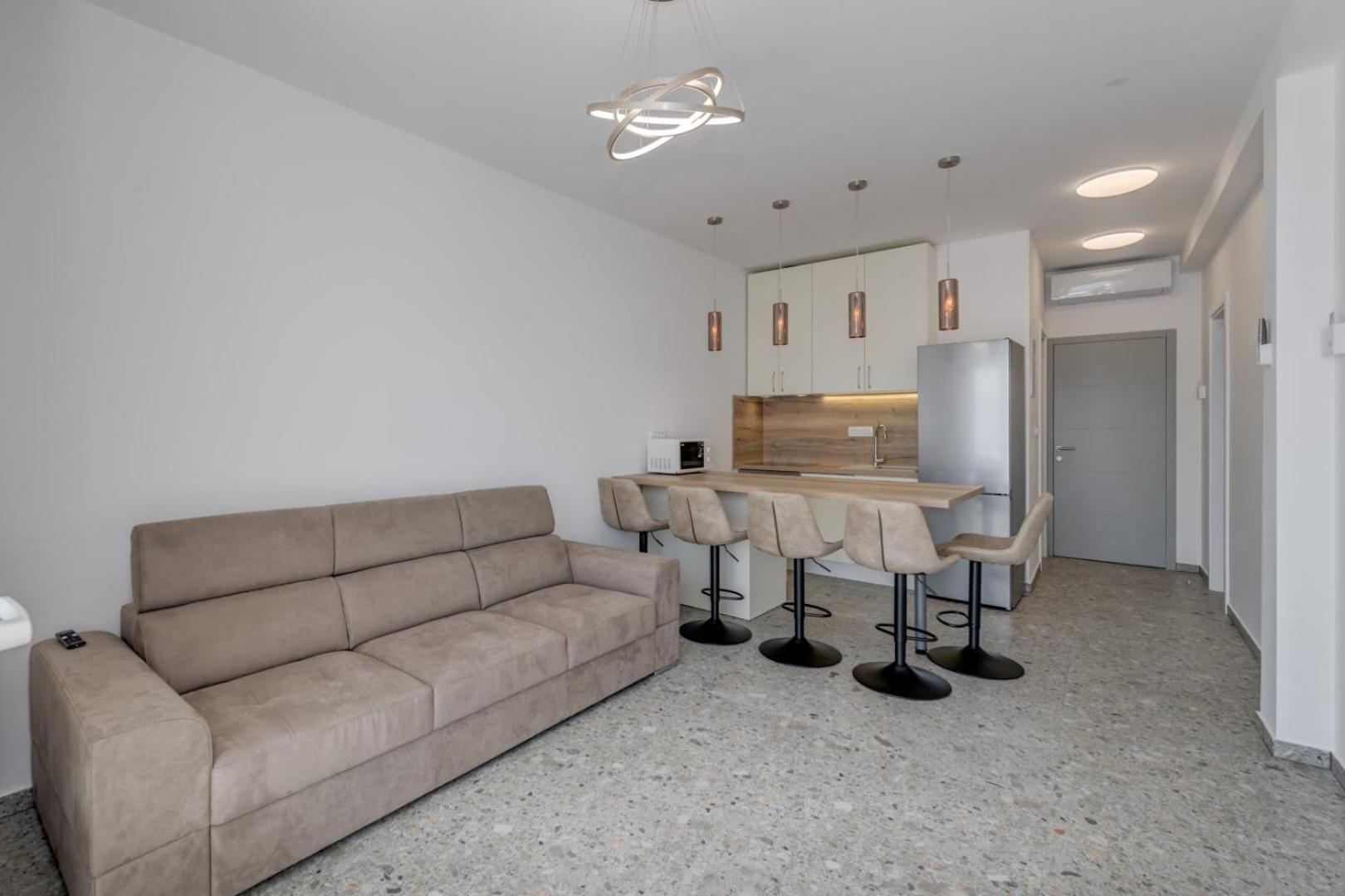 Deluxe Seaview Kennedy Iii Apartment