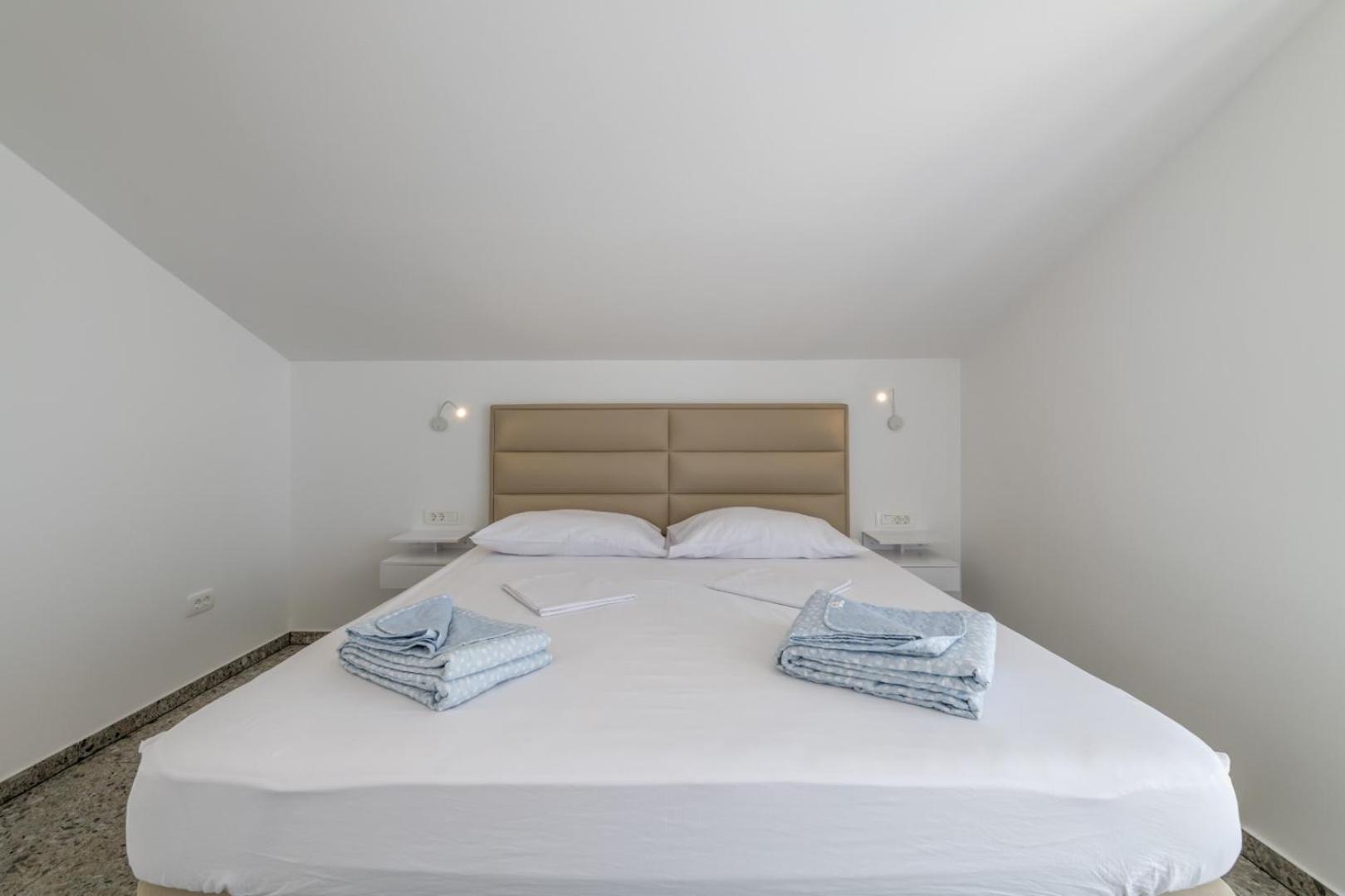 Deluxe Seaview Kennedy Iii Mimice