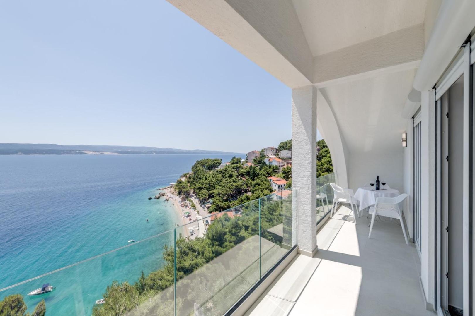 Deluxe Seaview Kennedy Iii Apartment Mimice