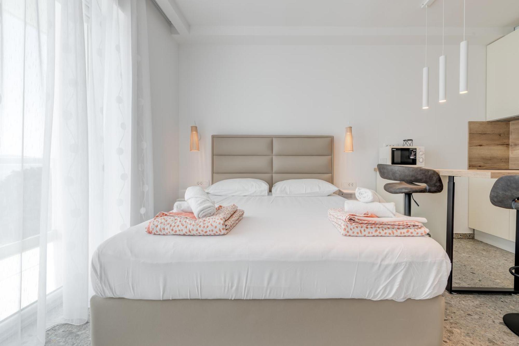 Deluxe Seaview Kennedy Iii Mimice