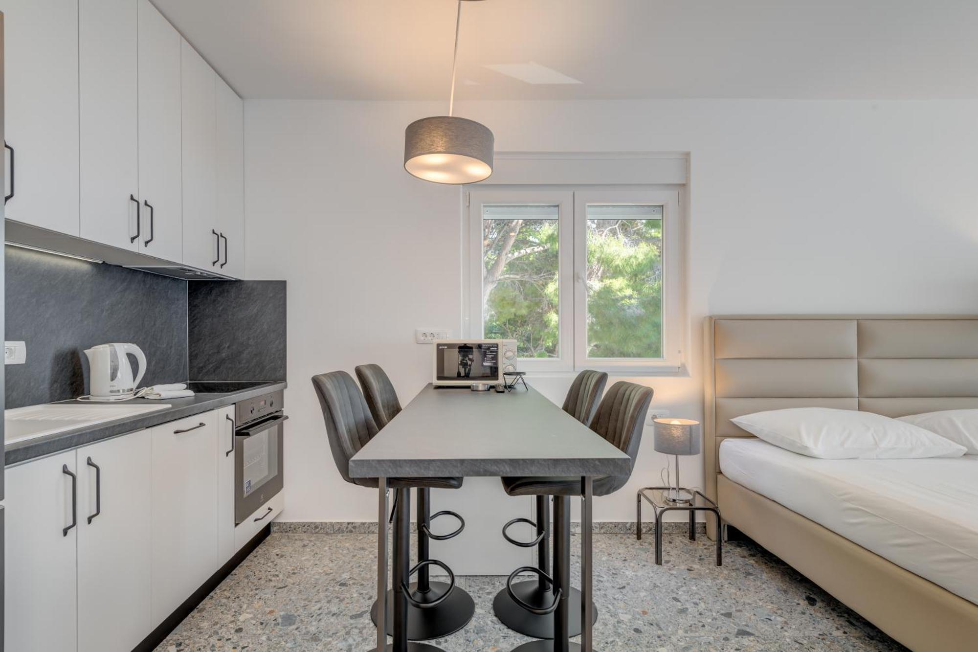 Deluxe Seaview Kennedy Iii Apartment Mimice