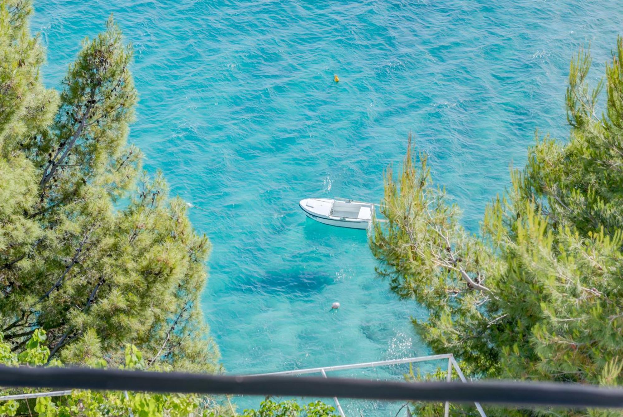 Deluxe Seaview Kennedy Iii Apartment